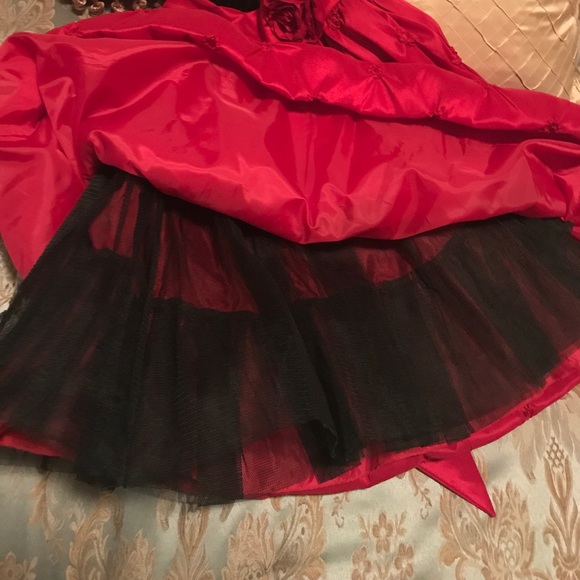 Girls Christmas formal with a detachable rose - Picture 5 of 5